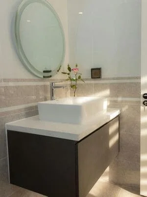 Modern Bathroom Vanity with Quartz Countertop
